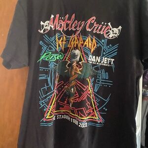 Concert t shirt Motley Crue Joan Jett Def Leppard Poison women’s xl